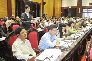 Quốc hội hối thúc đẩy nhanh tái cơ cấu nền kinh tế